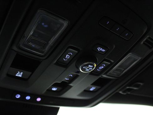 Used 2024 GMC Yukon XL Denali image 25