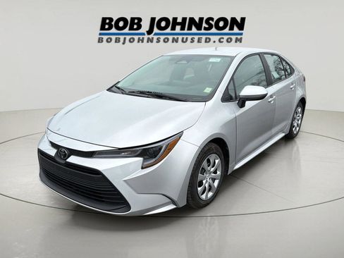 Used 2025 Toyota Corolla LE image 7