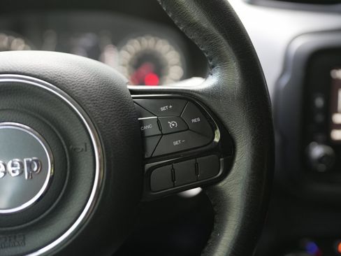 Used 2016 Jeep Renegade Latitude image 22