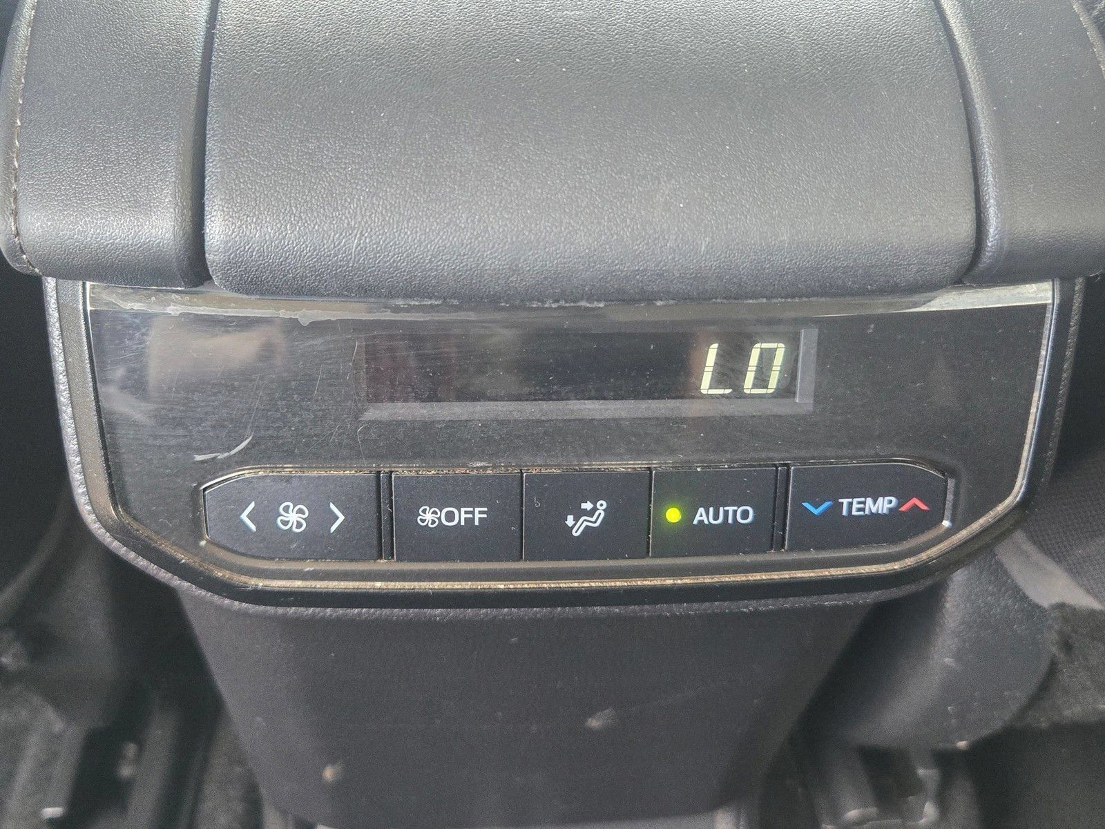 Used 2021 Toyota Highlander LE FWD image 9