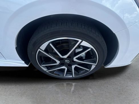 Used 2024 Nissan Sentra SR w/ SR Premium Package image 17