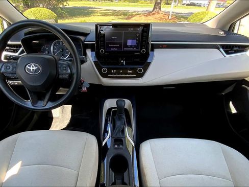 Used 2022 Toyota Corolla LE image 15