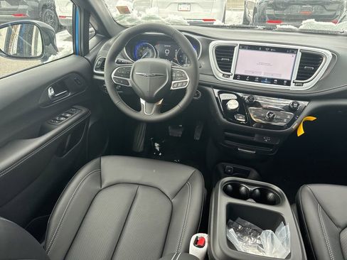 New 2026 Chrysler Pacifica Select image 10