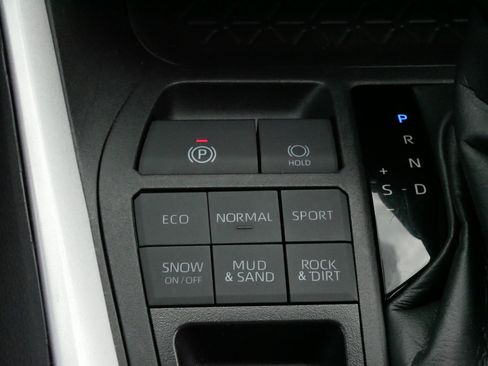Certified 2025 Toyota RAV4 XLE AWD/4WD image 28