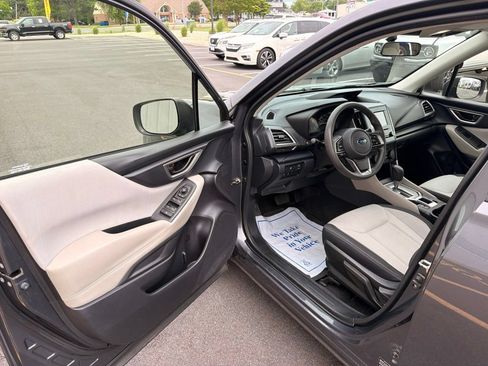 Used 2022 Subaru Forester AWD/4WD image 9