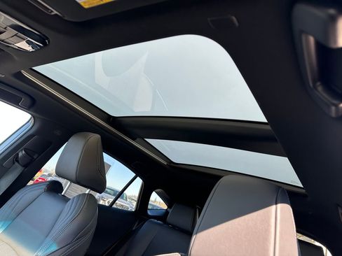 Used 2024 Toyota Venza Limited image 21