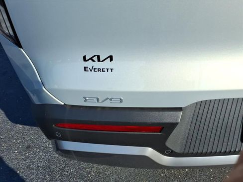 New 2026 Kia EV9 Wind image 6