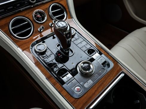 Used 2024 Bentley Continental GT image 10