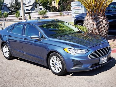 Used 2019 Ford Fusion SE FWD image 3