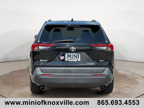 Used 2020 Toyota RAV4 XLE FWD image 4