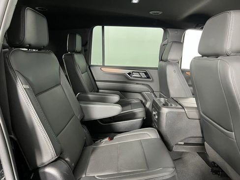 Used 2025 GMC Yukon XL Denali image 31