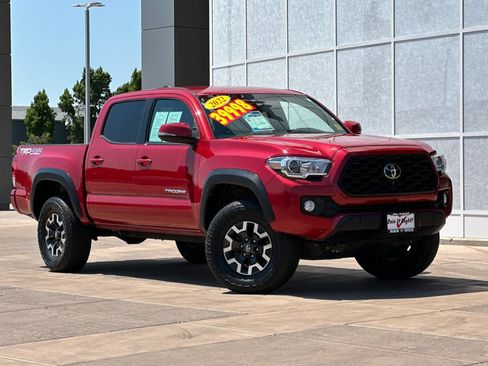 Used 2022 Toyota Tacoma TRD Off-Road w/ Technology Package AWD/4WD image 2