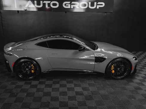 Used 2021 Aston Martin V8 Vantage Coupe image 17