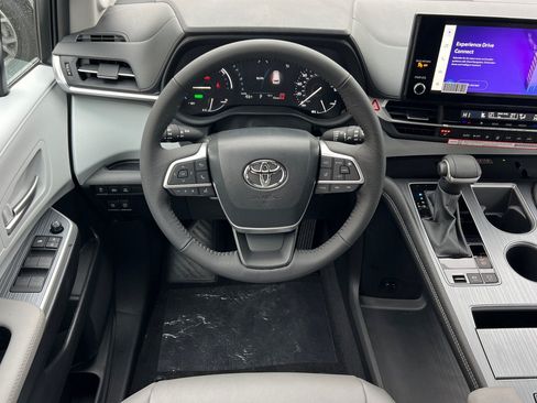New 2026 Toyota Sienna XLE AWD/4WD image 15