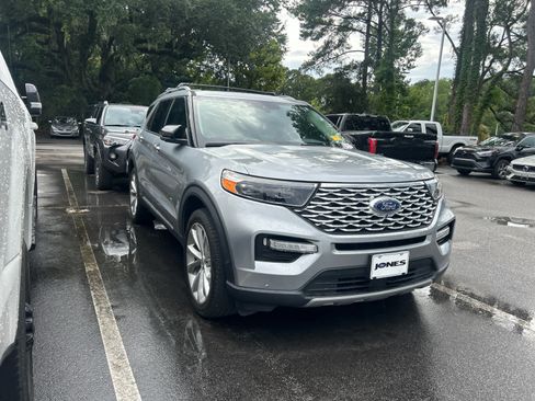 Used 2023 Ford Explorer Platinum w/ Technology Package AWD/4WD image 5