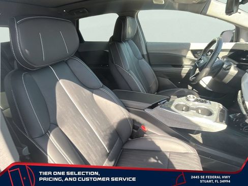 Used 2025 Cadillac Optiq Sport 2 w/ LPO, Floor Liner Package AWD/4WD image 33