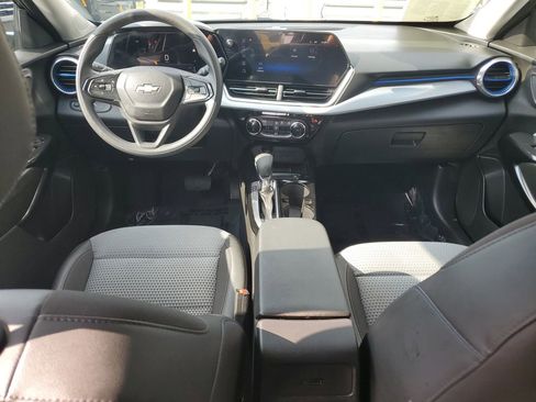 Used 2024 Chevrolet Trax LT image 10