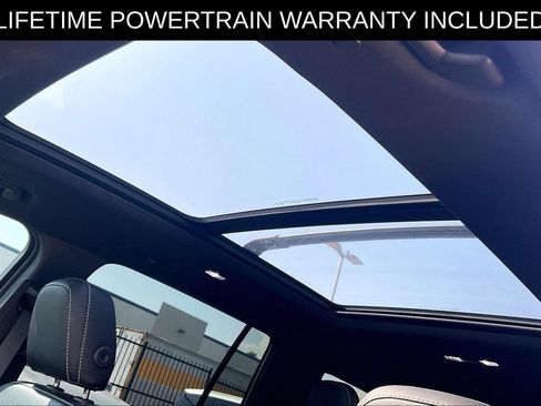 Used 2025 Chevrolet Traverse LT w/ Sun and Wheel Package FWD image 23
