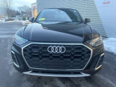 Used 2024 Audi Q5 e Premium Plus w/ Premium Plus Package image 3
