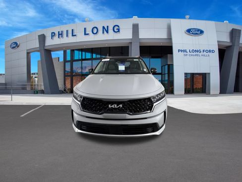 Used 2023 Kia Sorento EX w/ Panoramic Sunroof Package FWD image 8