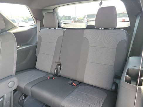 Used 2022 Chevrolet Traverse LT FWD image 9