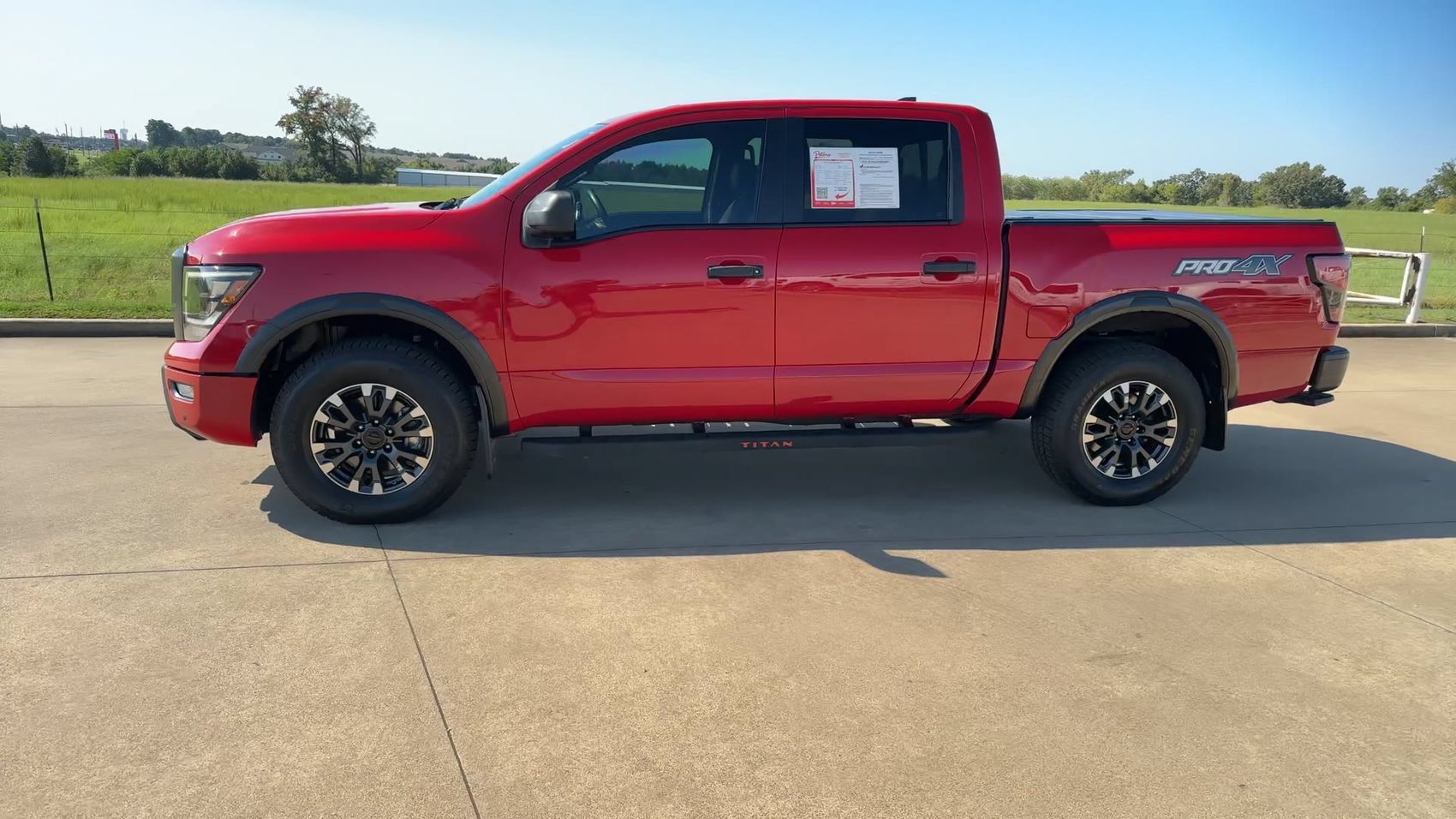 Used 2022 Nissan Titan PRO-4X w/ Pro-4x Utility Package AWD/4WD image 4