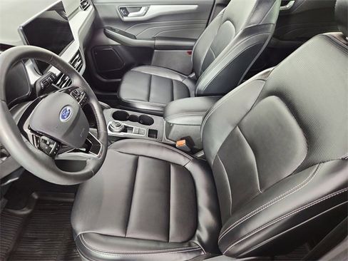 Used 2023 Ford Escape Platinum image 9
