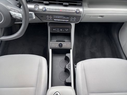 Certified 2025 Hyundai Kona SEL AWD/4WD image 16