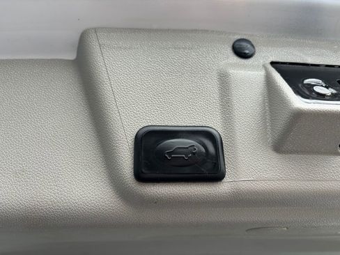 Used 2017 Buick Enclave Premium w/ Experience Buick Package image 9