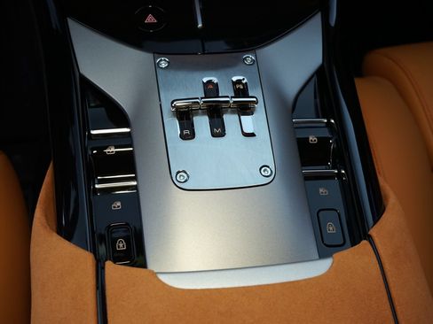 Used 2025 Ferrari Purosangue AWD/4WD image 16