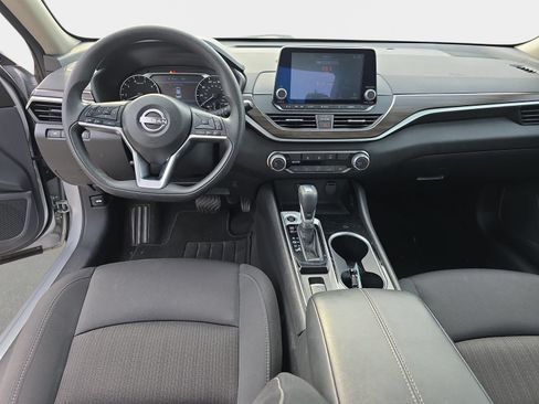 Used 2024 Nissan Altima 2.5 SV AWD/4WD image 12
