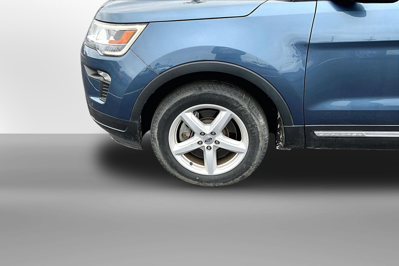 Used 2019 Ford Explorer XLT w/ Equipment Group 202A FWD image 3
