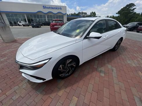 Used 2024 Hyundai Elantra Limited FWD image 30