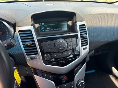 Used 2011 Chevrolet Cruze Eco FWD image 15