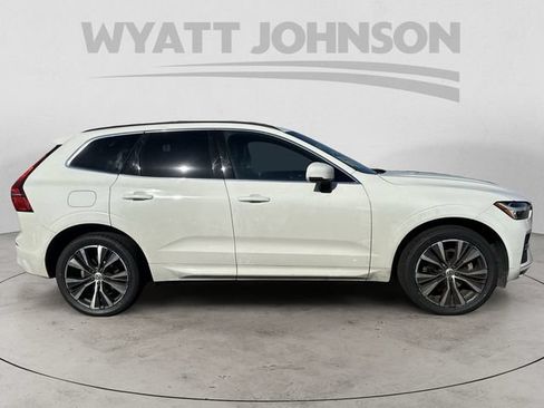 Used 2022 Volvo XC60 B5 Momentum w/ Protection Package Premier FWD image 6