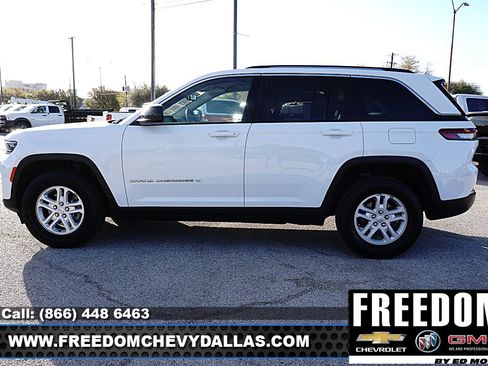 Used 2024 Jeep Grand Cherokee Laredo image 4