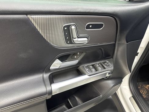 Used 2023 Mercedes-Benz GLB 250 4MATIC image 31