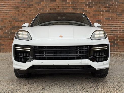 Certified 2024 Porsche Cayenne Turbo image 10