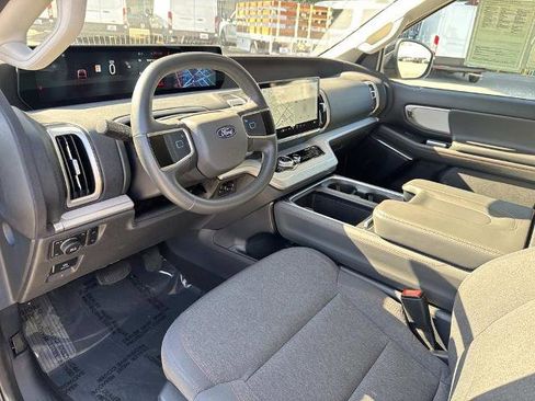 Certified 2025 Ford Expedition Active AWD/4WD image 17
