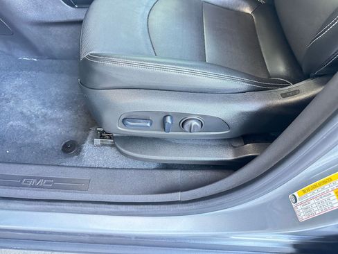 Used 2024 GMC Terrain SLT image 23