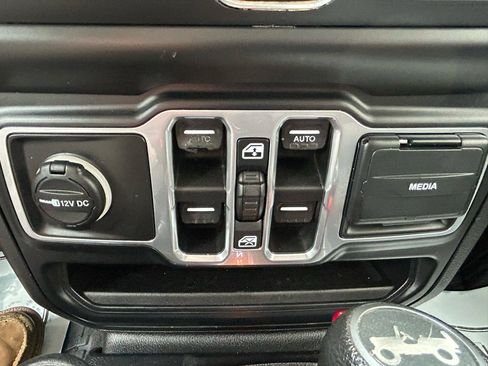 Used 2018 Jeep Wrangler Unlimited Sport S AWD/4WD image 24