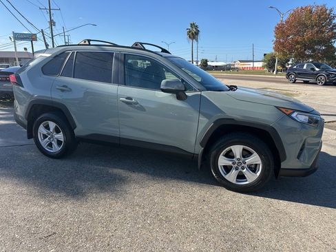 Used 2019 Toyota RAV4 XLE w/ Convenience Package image 3