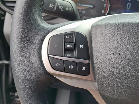 Used 2023 Ford Explorer XLT AWD/4WD image 21