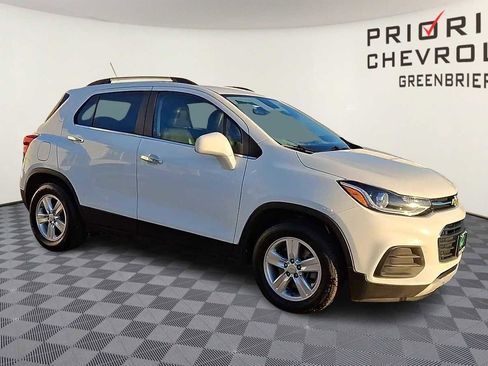 Certified 2019 Chevrolet Trax LT w/ LT Convenience Package image 2