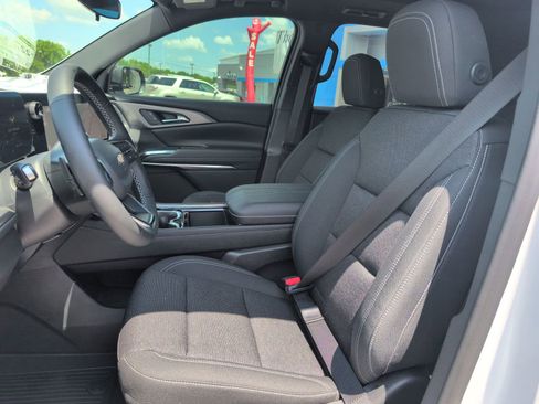 New 2026 Chevrolet Traverse LT w/ Sun and Wheel Package FWD image 13
