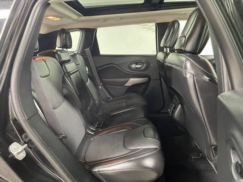 Used 2017 Jeep Cherokee Limited w/ Luxury Group AWD/4WD image 22