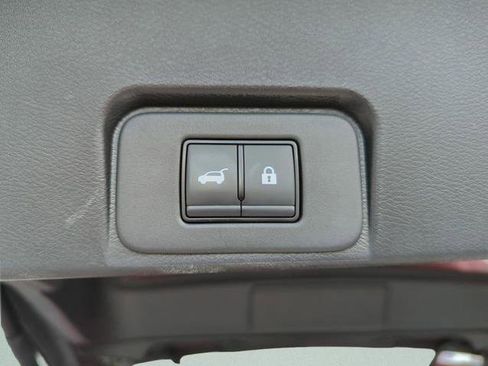 Certified 2025 Nissan Rogue SL FWD image 18