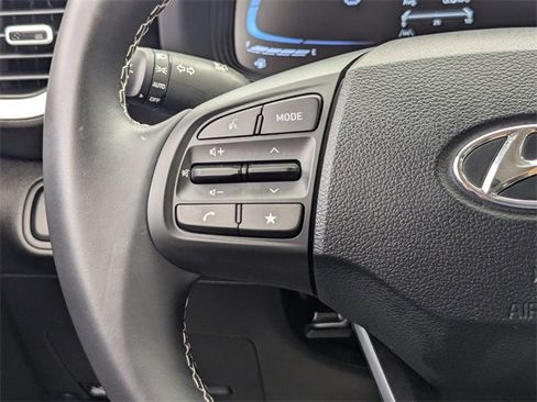 Used 2025 Hyundai Venue Limited image 15