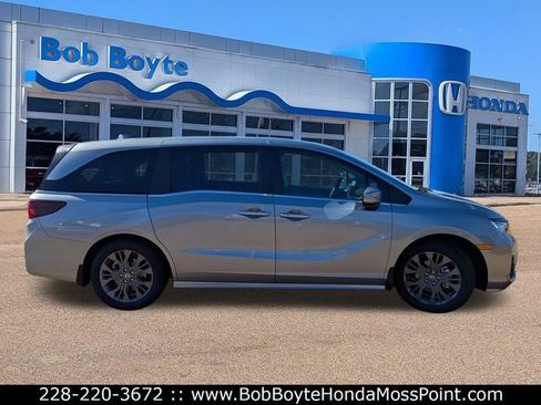 New 2026 Honda Odyssey Touring image 6