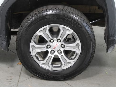 Used 2025 GMC Sierra 1500 SLT image 16